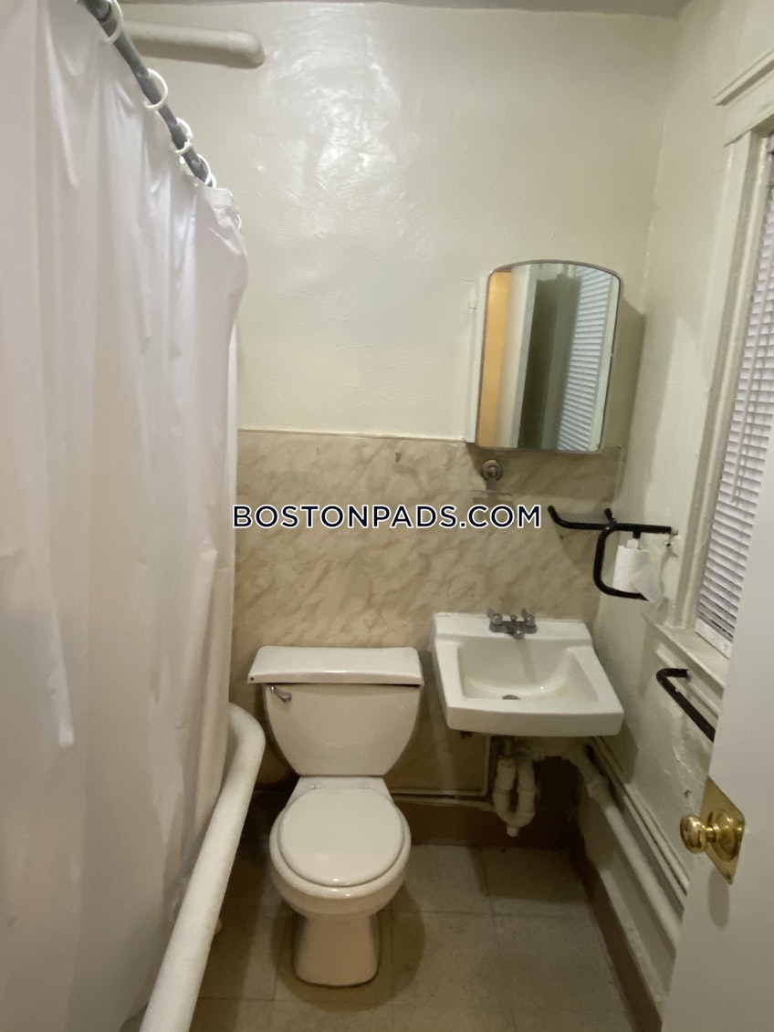 Boston - $1,595 /month