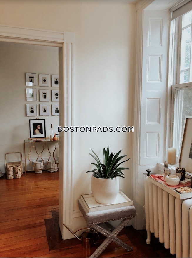 Boston - $2,500 /mo