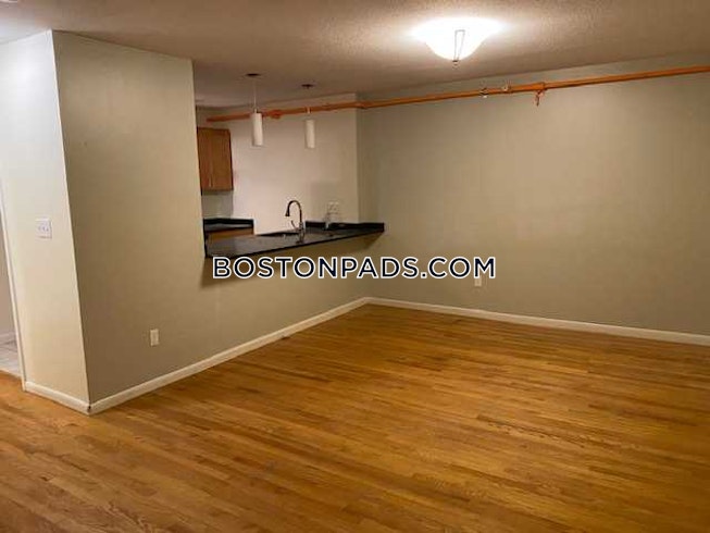 Waltham - $1,700 /mo