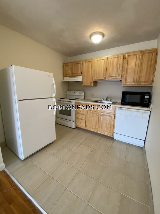 Boston - $3,200 /mo