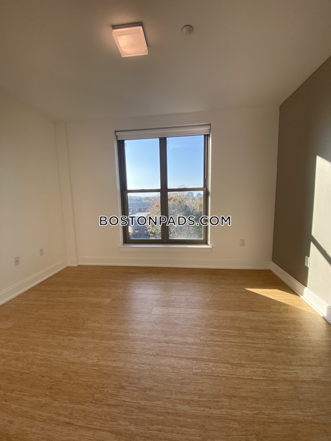 Boston - $4,400 /mo