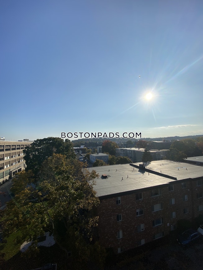 Boston - $4,400 /mo