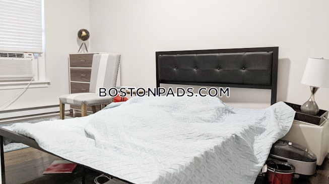 Boston - $5,250 /mo