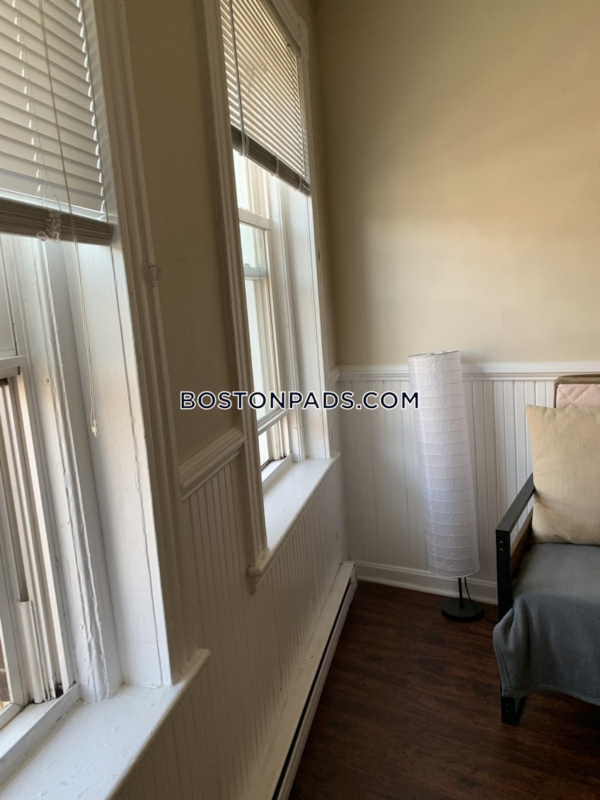 Boston - $3,295 /month