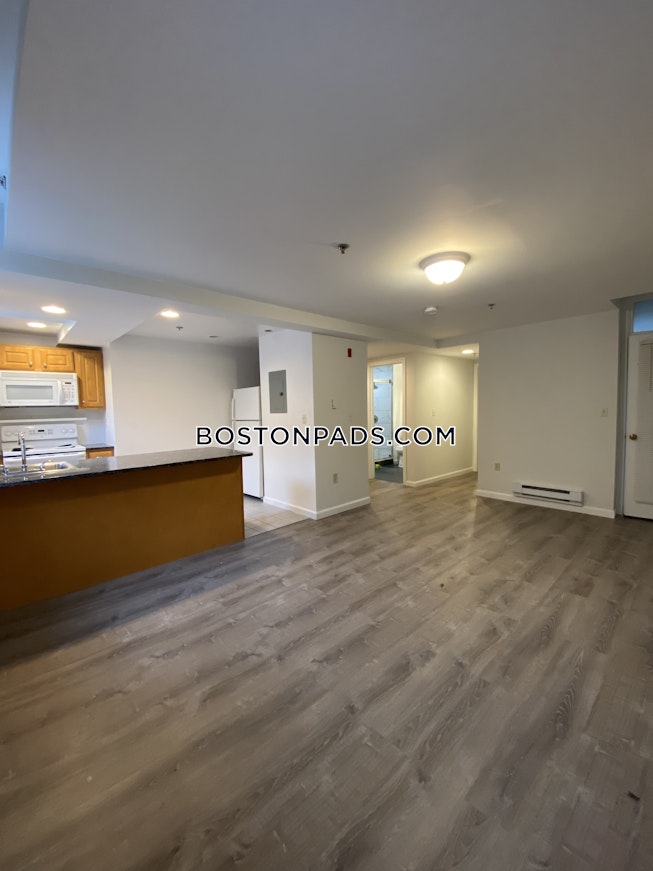 Boston - $2,400 /mo