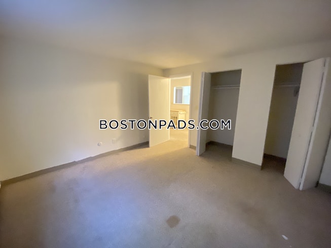 Boston - $2,300 /mo