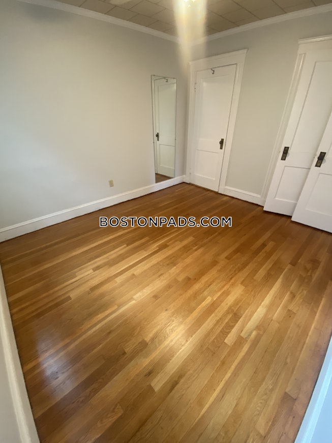 Boston - $2,600 /mo