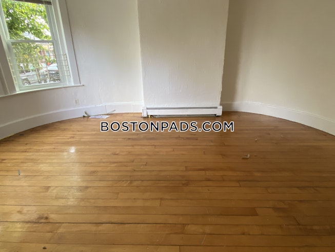 Boston - $3,200 /mo