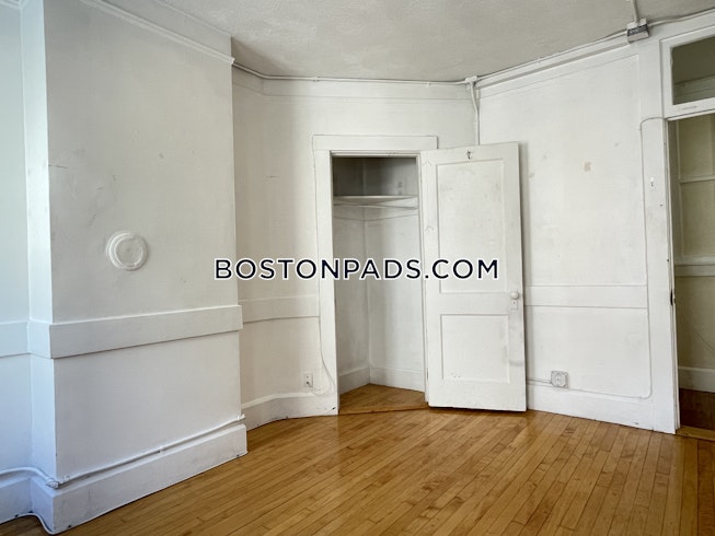 Boston - $3,700 /mo