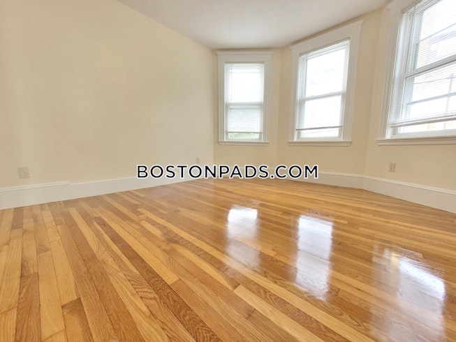 Boston - $3,300 /mo