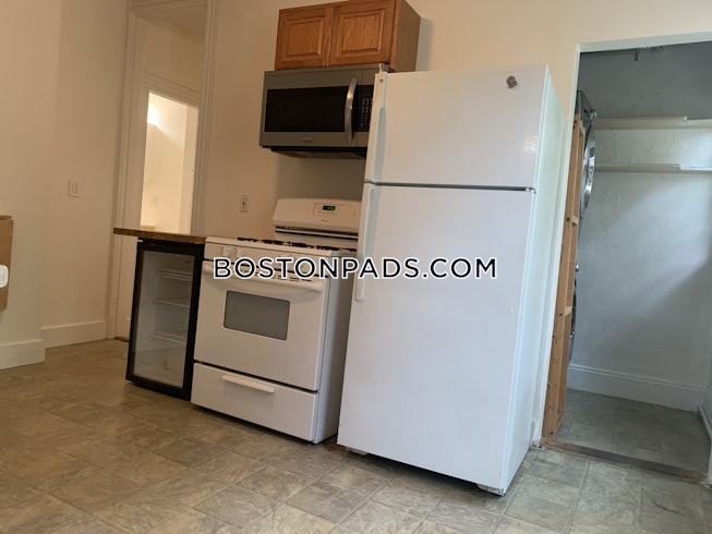 Boston - $2,000 /mo