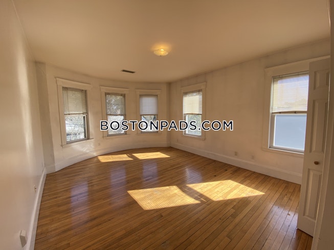 Boston - $3,600 /mo