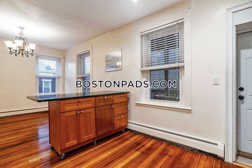 Boston - $4,230 /month