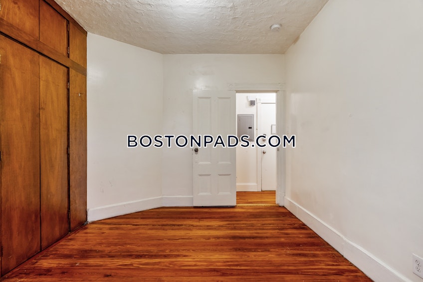 Boston - $4,230 /month