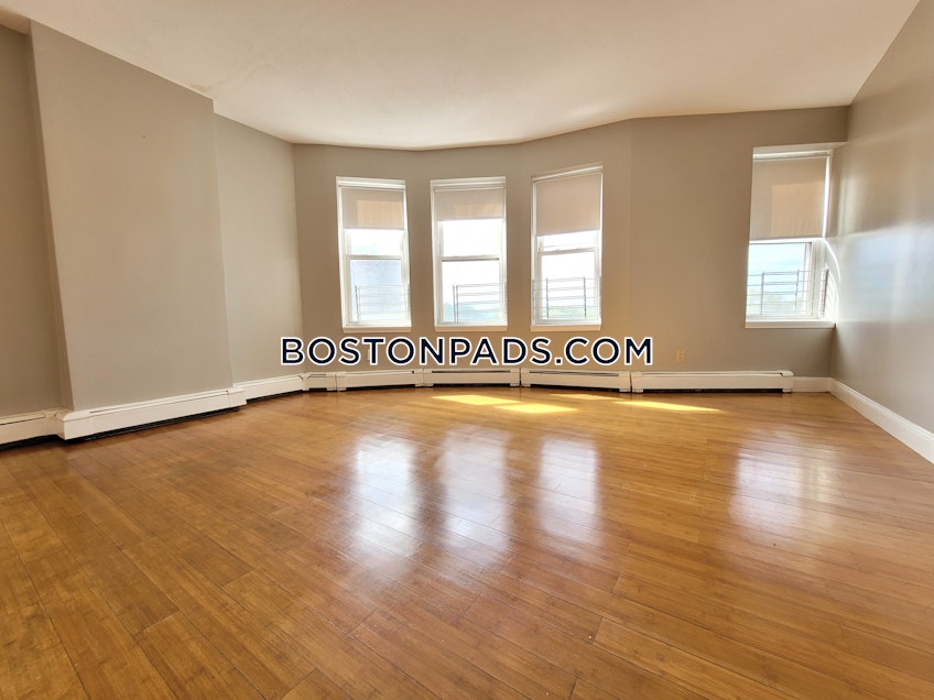 Boston - $3,250 /month