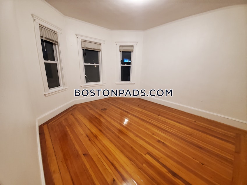 Boston - $2,600 /month