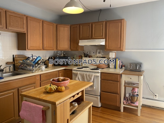 Somerville - $2,200 /mo