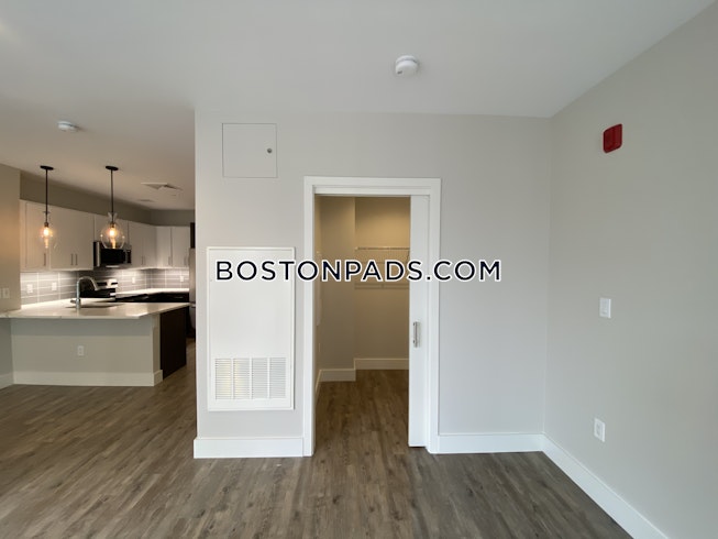 Boston - $3,403 /mo