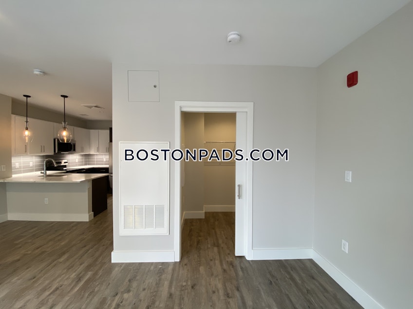 Boston - $3,526 /month