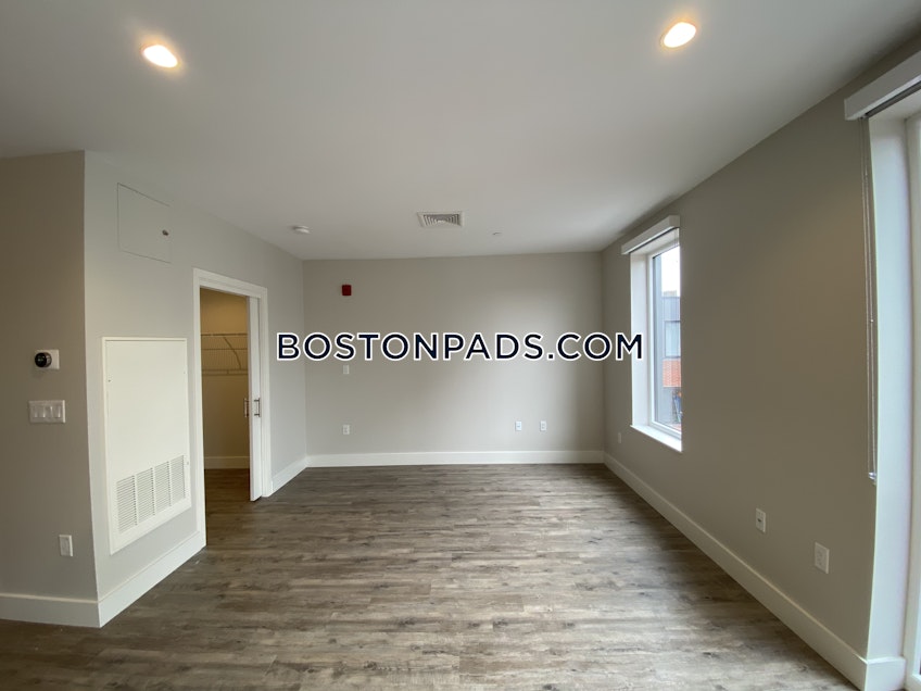 Boston - $3,423 /month
