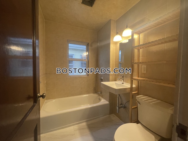 Boston - $3,100 /mo