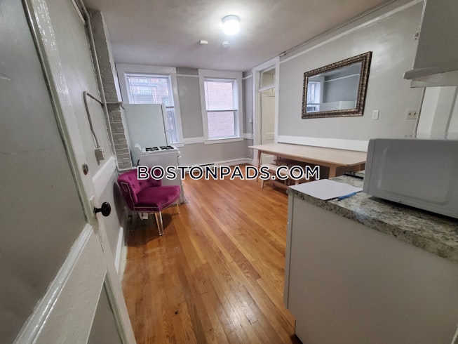 Boston - $2,000 /mo