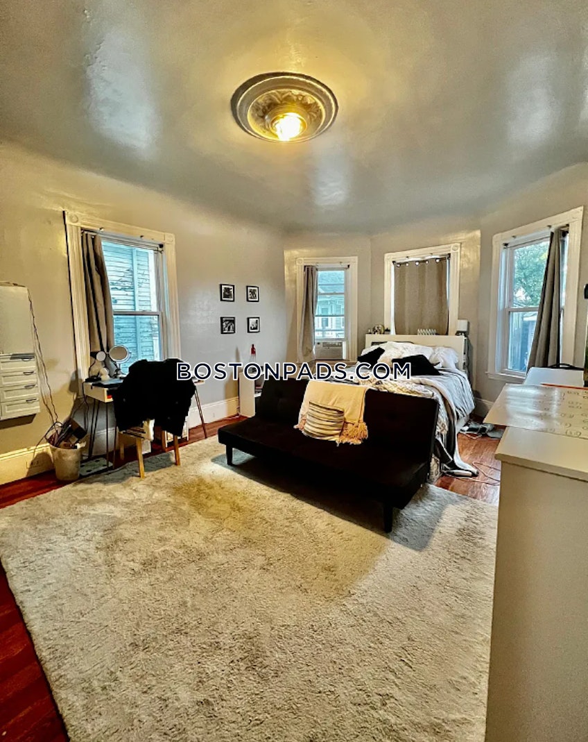 Boston - $4,600 /month