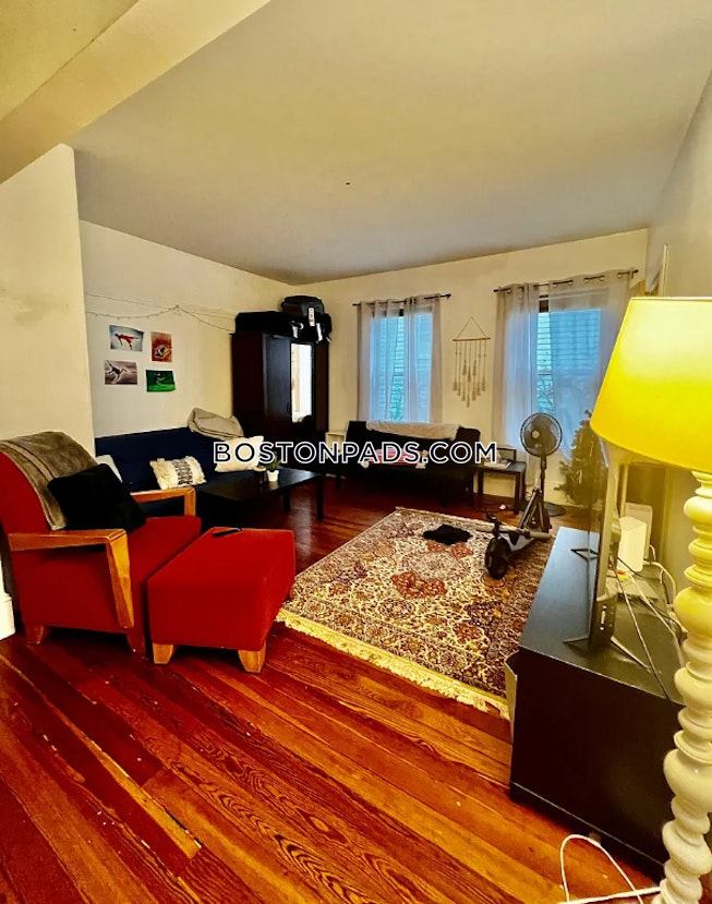 Boston - $4,600 /mo