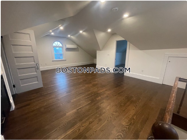 Boston - $4,600 /mo