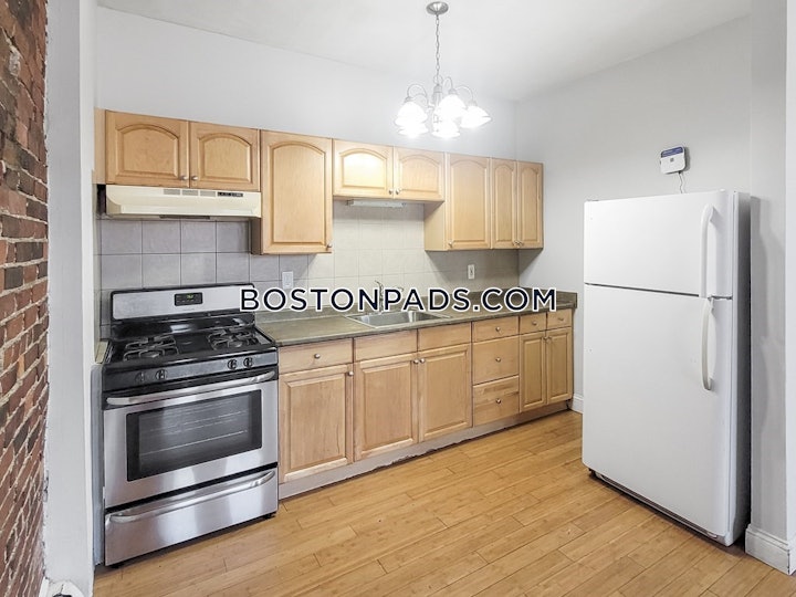 roxbury-apartment-for-rent-3-bedrooms-1-bath-boston-3350-4629370 