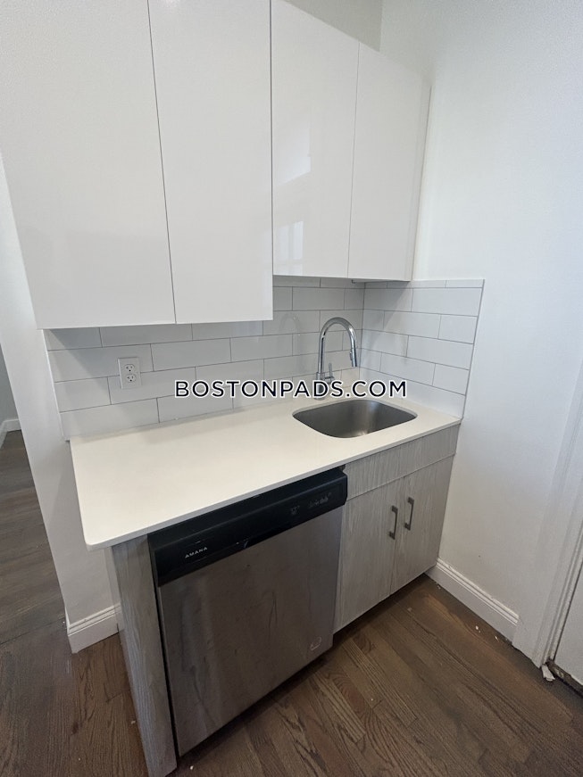 Boston - $2,100 /mo