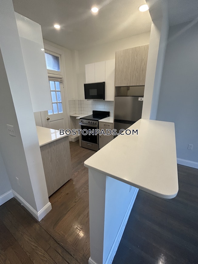 Boston - $2,100 /mo