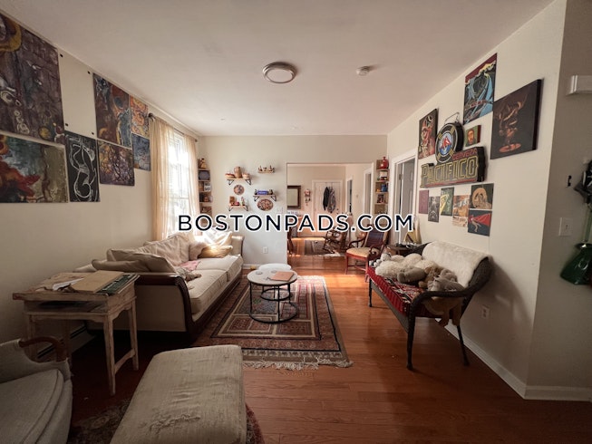 Boston - $2,100 /mo