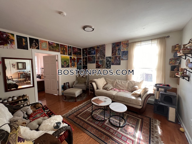 Boston - $2,100 /mo