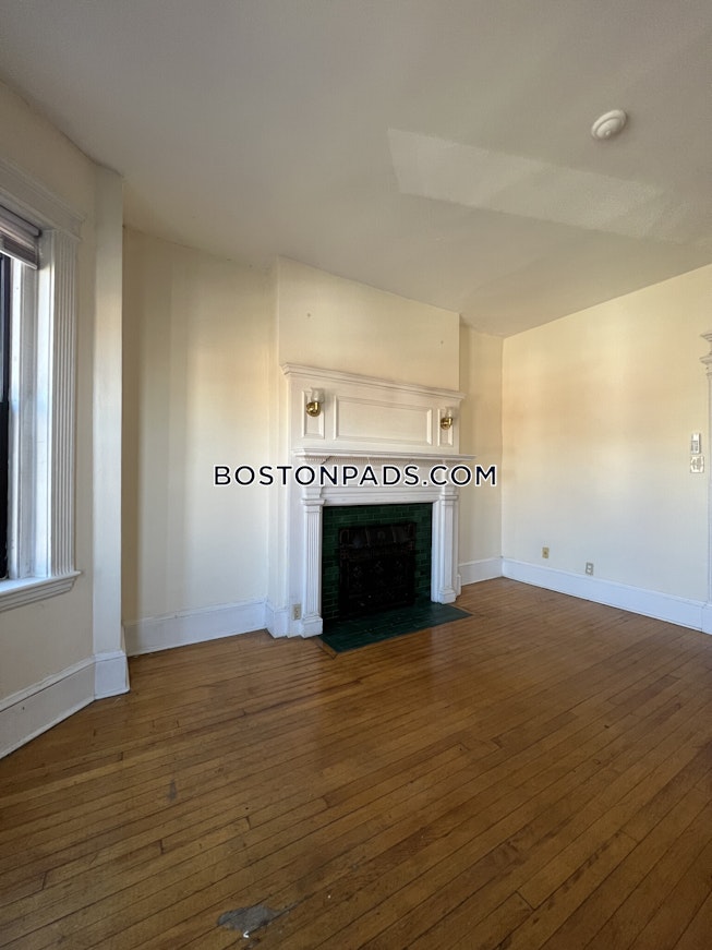 Boston - $3,200 /mo