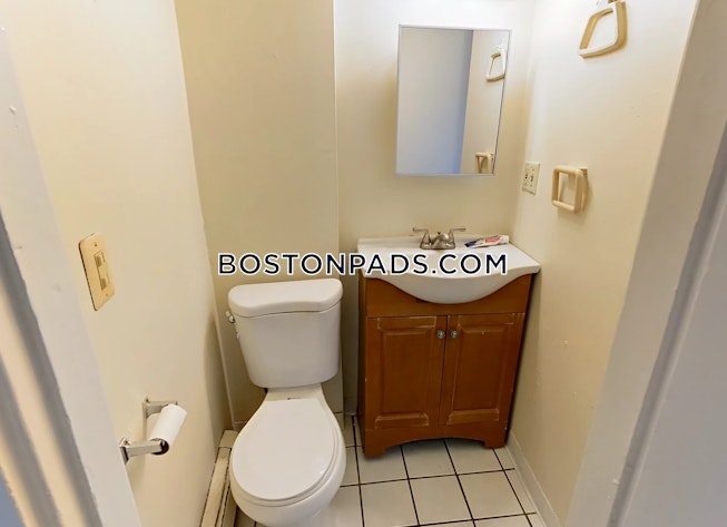 Boston - $2,300 /mo