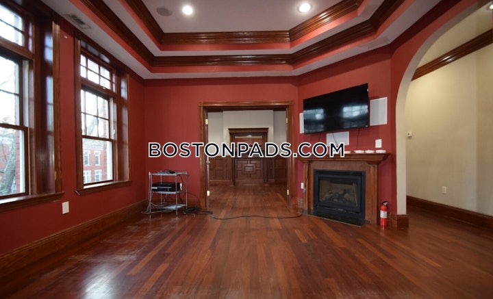 brookline-apartment-for-rent-4-bedrooms-2-baths-cleveland-circle-5500-4577996 