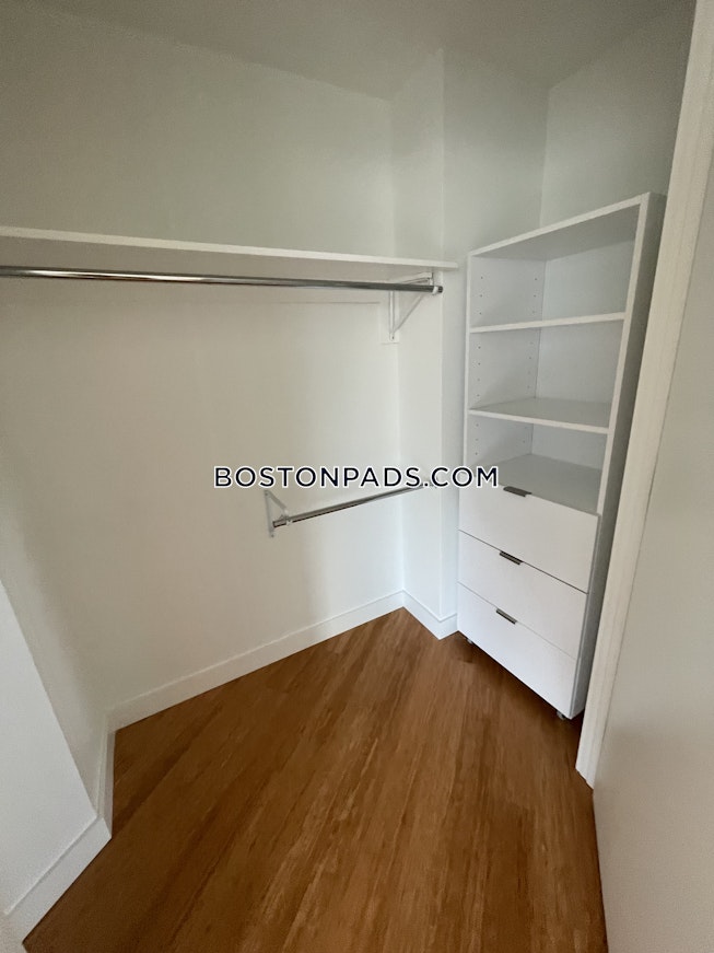 Boston - $4,614 /mo