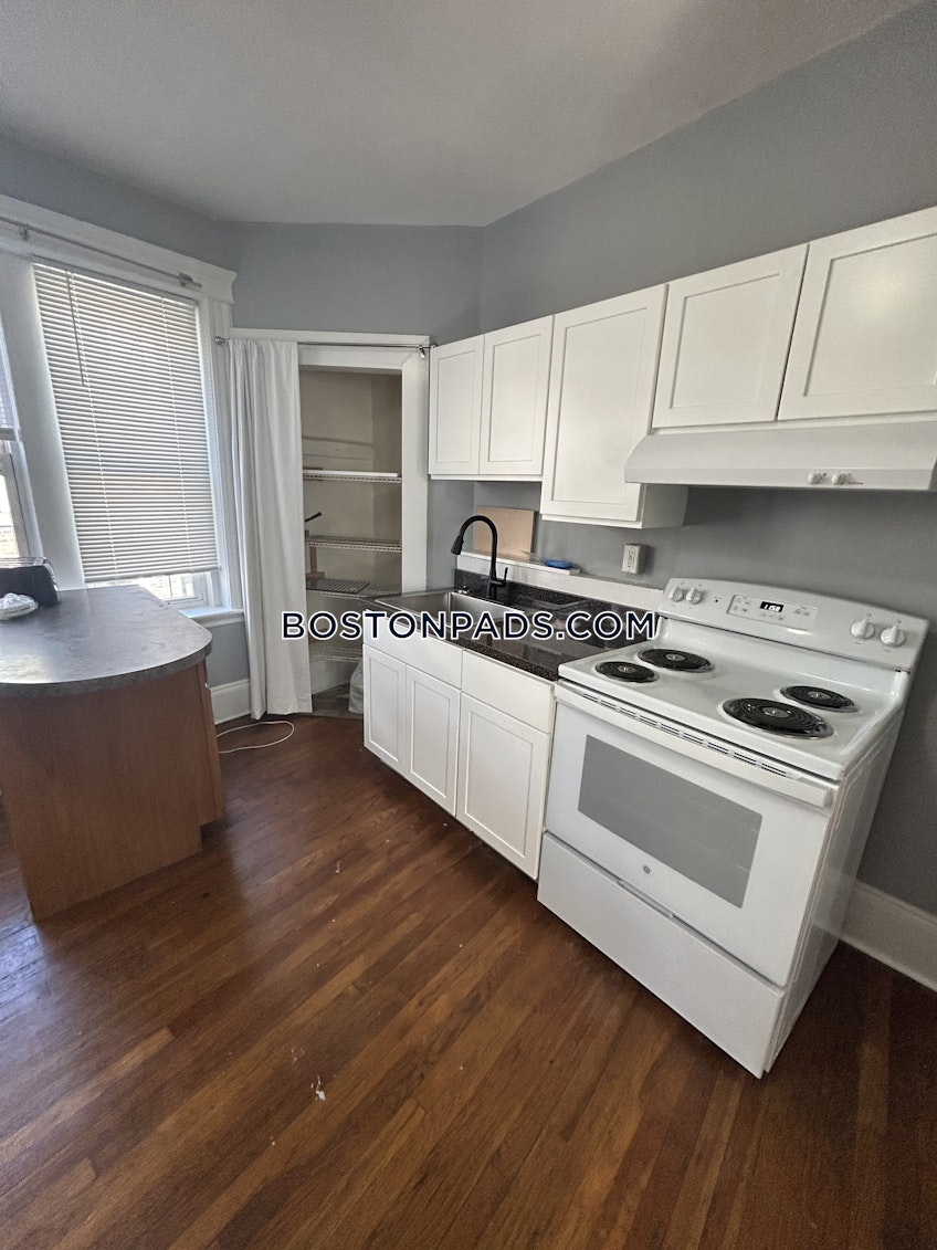 Boston - $3,245 /month