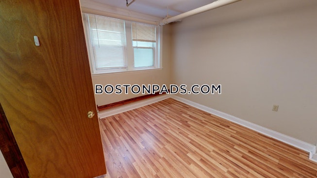 Boston - $4,600 /mo