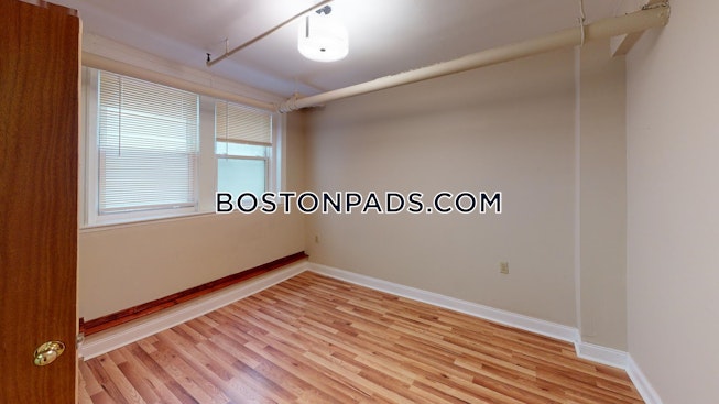 Boston - $5,200 /mo