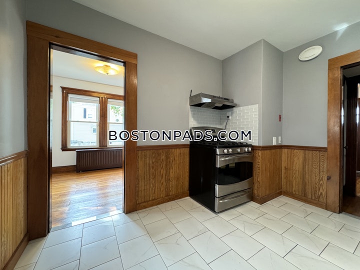 hyde-park-apartment-for-rent-3-bedrooms-2-baths-boston-3550-4537065 