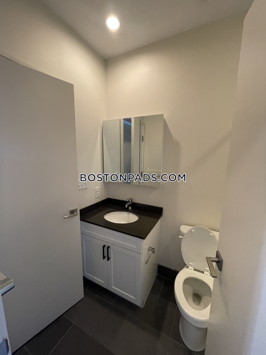 Boston - $4,996 /month