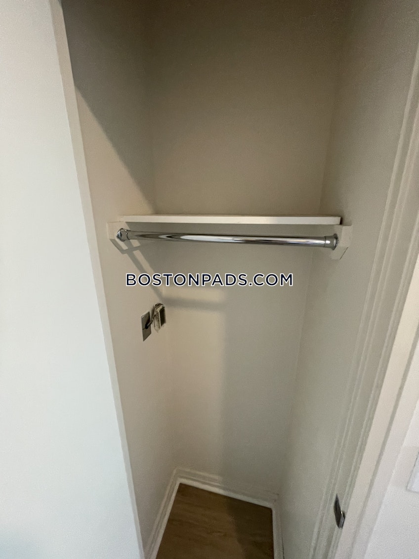 Boston - $4,996 /month