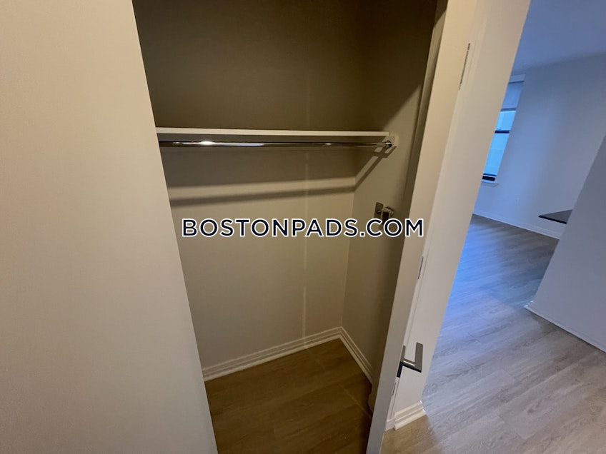 Boston - $3,265 /month
