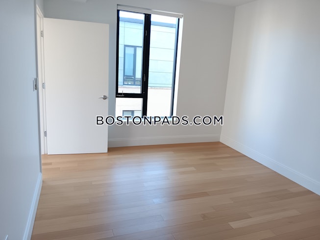 Roxbury Crossing - $4,656 /mo