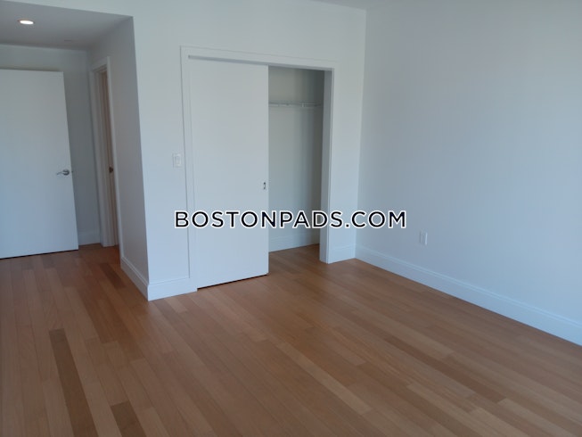 Roxbury Crossing - $4,955 /mo