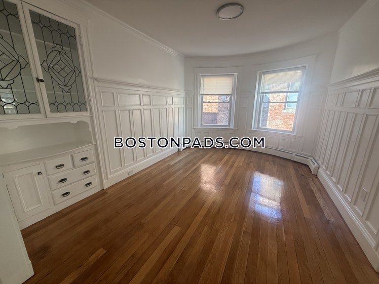 Strathmore Rd., Boston