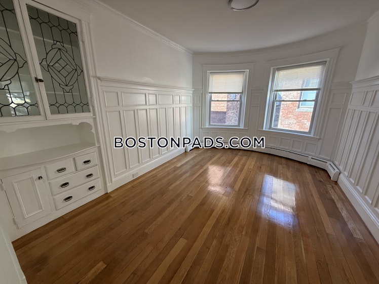 Strathmore Rd., Boston