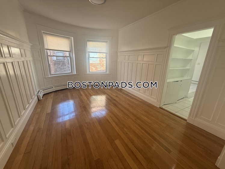 Strathmore Rd., Boston